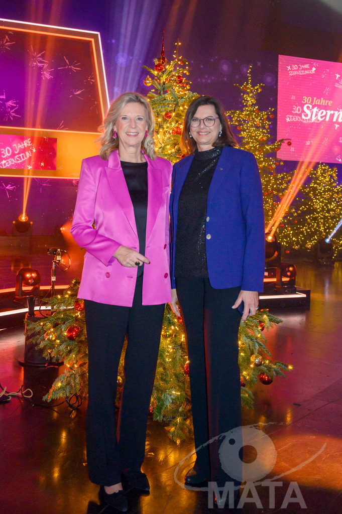 _DWA1312 | Dr. Katja Wildermuth und Ilse Aigner bei '30 Jahre Sternstunden-Gala 2023' in der Frankenhalle. Nürnberg, 15.12.2023 - Realisiert mit Pictrs.com