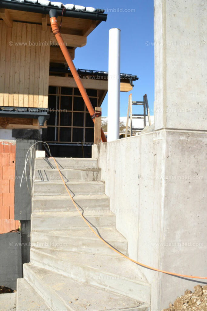 bib-lg04-betonarbeiten-treppen-0773 | Nach LV-Leistungsgruppen sortierte Detailfotos über den Bau eines Hauses. Alle Hausbau-Bilder direkt vom Urheber und Autor der Website Haus-Selber-Bauen.com