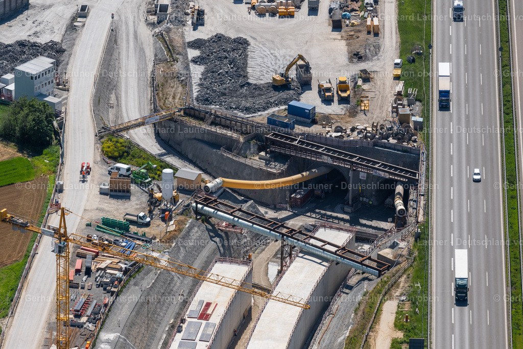 4045642 | STUTTGART 31.05.2021 Baustelle mit Tunnelführungsarbeiten für die Streckenführung und den Verlauf " Flughafentunnel " parallel zum Verlauf der Autobahn BAB A8 im Ortsteil Plieningen in Stuttgart im Bundesland Baden-Württemberg, Deutschland. Weiterführende Informationen bei: GBI Gackstatter Beratende Ingenieure GmbH,  Max Bögl Bauservice GmbH &amp; Co. KG,  Vössing Ingenieurgesellschaft mbH. // Construction site with tunneling work for the route and the "airport tunnel" course parallel to the course of the A8 motorway in the Plieningen district of Stuttgart in the state Baden-Wuerttemberg, Germany. Further information at: GBI Gackstatter Beratende Ingenieure GmbH,  Max Boegl Bauservice GmbH &amp; Co. KG,  Voessing Ingenieurgesellschaft mbH. Foto: Gerhard Launer