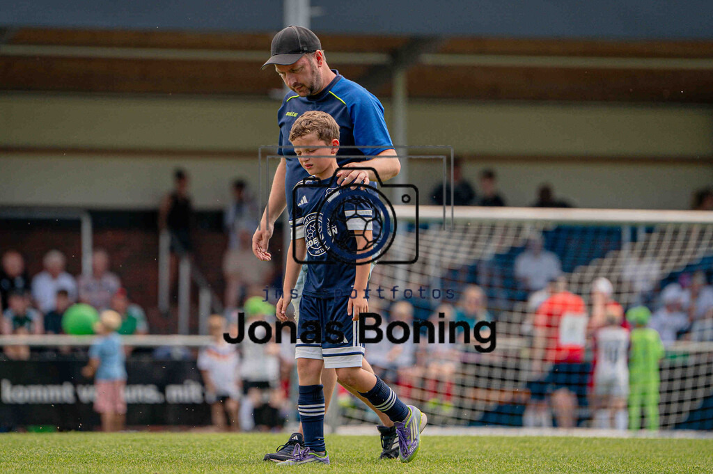 Fußball I E-Junioren I Saison 2025-2026 I OM-Cup Lüsche I Sonntag  I 23600 | jns.sportfotos - Realisiert mit Pictrs.com