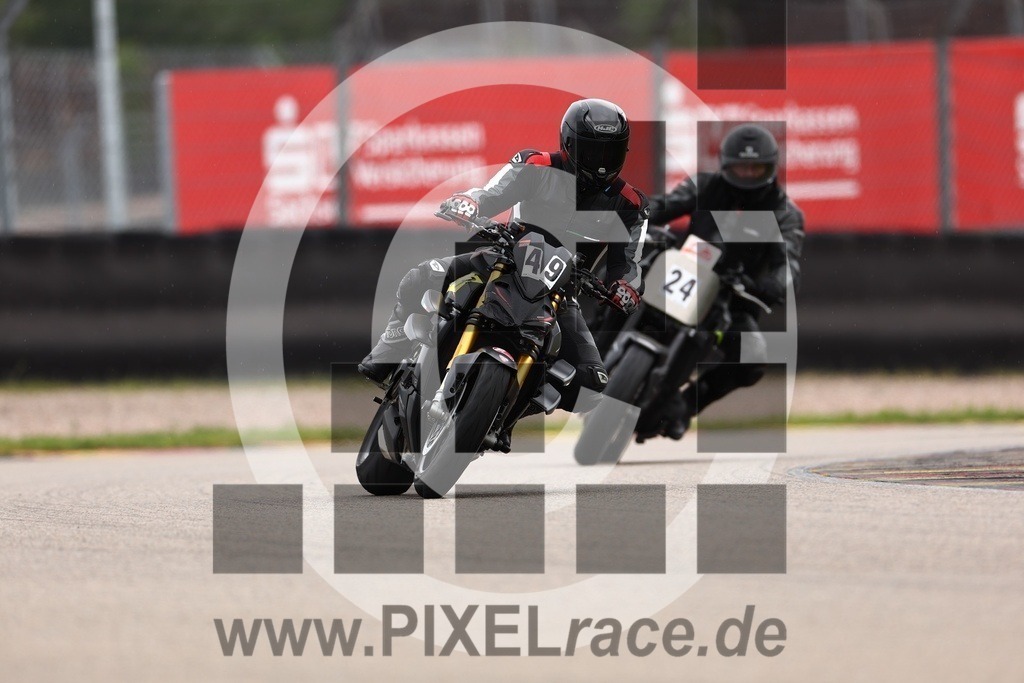 0049-20240527_01244 | Schöne Erinnerungen an spannende Momente - das festzuhalten ist unser Job. PIXELrace.de ist seit 2003 auf den Rennstrecken Europas unterwegs um die Action draußen beim Fahren und die wunderbare Stimmung imm Fahrerlager für euch einzufangen.