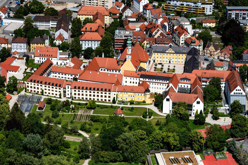 dr__0054381.jpg | LANDSHUT 12.06.2020 Kirchengebäude der Klosterkirche Mariä Himmelfahrt an der Seligenthaler Straße in Landshut im Bundesland Bayern, Deutschland. // Church building of Klosterkirche Mariae Himmelfahrt in Landshut in the state Bavaria, Germany. Foto: Daniel Reiter