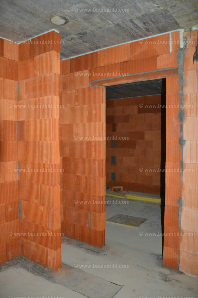 bib-lg07-mauerarbeiten-0240 | Nach LV-Leistungsgruppen sortierte Detailfotos über den Bau eines Hauses. Alle Hausbau-Bilder direkt vom Urheber und Autor der Website Haus-Selber-Bauen.com