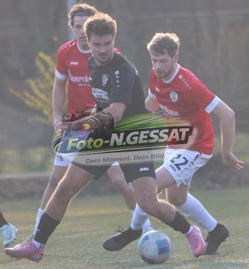 Bünder SV - TV Elverdissen | Auf dem Bild zu sehen: rot Bünder SV v.l.: Mirco Henseler, Jonas Franzrahe ; schwarz TV Elverdissen: Yann Gomes de Barros Coelho Bünder SV, TV Elverdissen, Saison 25/26, Kreisliga A, Deutschland - Realisiert mit Pictrs.com