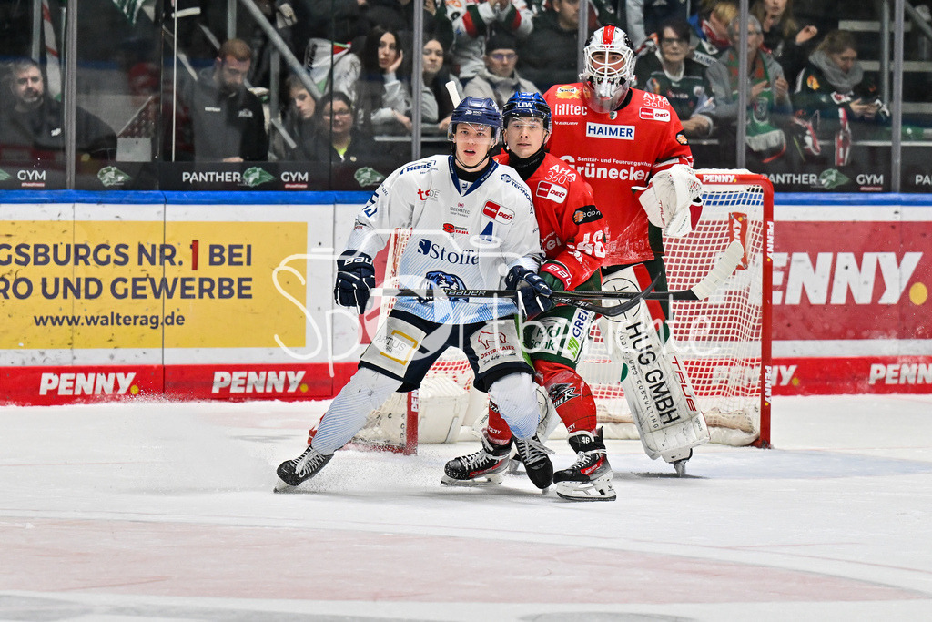 Augsburger Panther - Straubing Tigers | Augsburg, DEUTSCHLAND - 14. NOVEMBER: v. l. Danjo LEONHARDT (Straubing Tigers 53), Moritz ELIAS (Augsburger Panther 46) und Peyton JONES (Augsburger Panther 41) beim Ligaspiel zwischen den Augsburger Panthern und den Straubing Tigers am 18. Spieltag der Penny DEL im Curt Frenzel Stadion am 14.11.2025