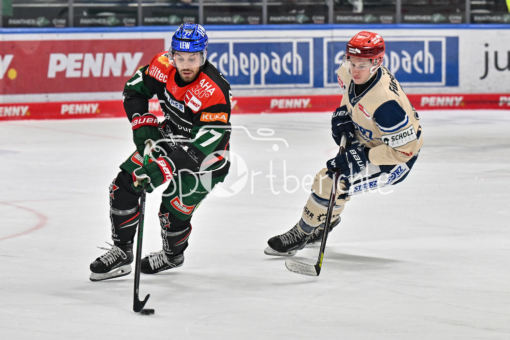 Augsburger Panther - Schwenninger Wild Wings | im Duell Luca TOSTO (Augsburger Panther #77) und Philip FEIST (Schwenninger Wild Wings 9) / Zweikampf / DEL: Augsburger Panther - Schwenninger Wild Wings, Curt Frenzel Stadion am 24.01.2025