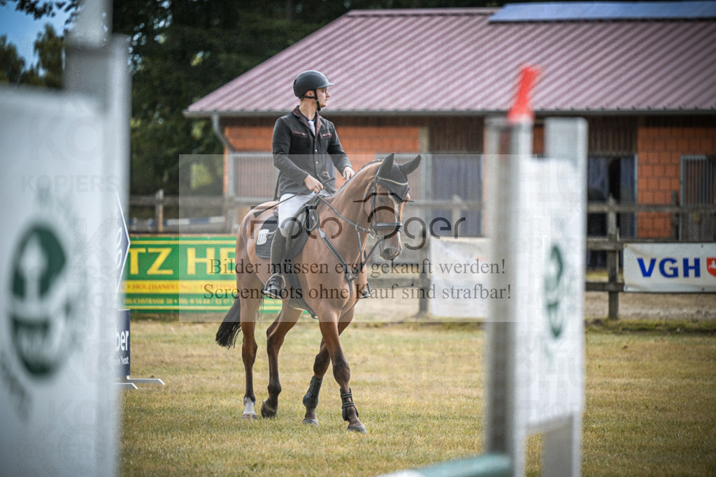 DOS_1045 | Entdecke hochwertige Reitturnierfotos von Foto Oger. Professionell, emotional und authentisch – jetzt Lieblingsmomente im Shop bestellen.Deutschlandweite Turnierfotografie. - Realisiert mit Pictrs.com