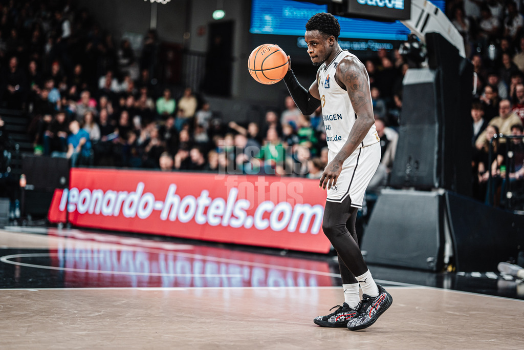 Basketball | Männer | Saison 2024/2025 | easyCredit Basketball Bundesliga | 14. Spieltag | Veolia Towers Hamburg vs. Basketball Löwen Braunschweig | 30.12.2024 | Barra Njie (#13, Basketball Löwen Braunschweig)