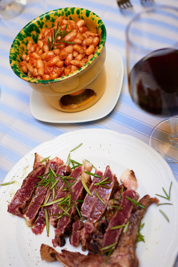 Bohnen und Steak nach Florentiner Art | Cortona, Italien - August 29, 2016: Residenza Storica Dolce Maria; Bohnen und Steak nach Florentiner Art. - Realisiert mit Pictrs.com