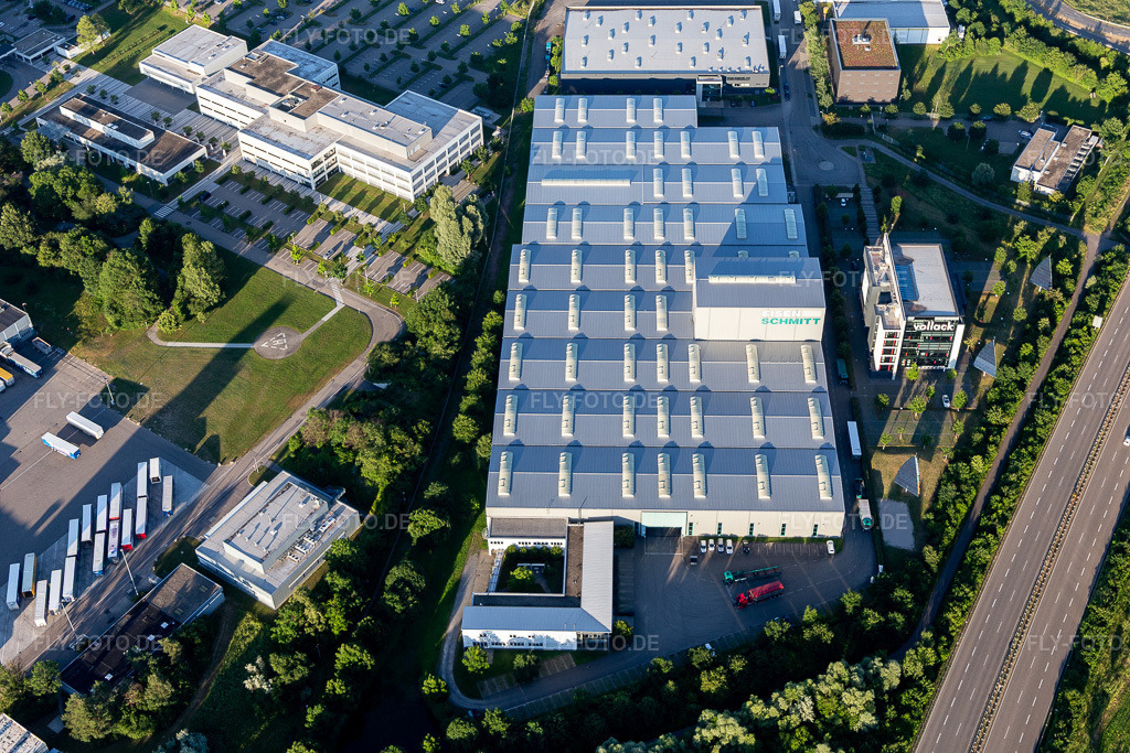 Luftbild: Werksgelände der Alois Schmitt GmbH & Co. KG und Vollack Gruppe im Ortsteil Durlach in Karlsruhe im Bundesland Baden-Württemberg in Deutschland. Foto: IMG_115225.jpg vom 13.06.2019 durch Werner Riehm/FLY-FOTO.de