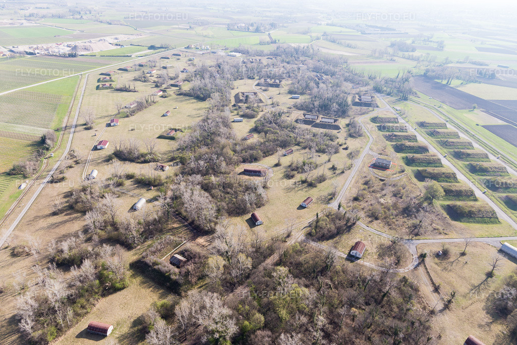 Vue aérienne: Vue de la ville à San Lorenzo dans le département Frioul-Vénétie Julienne, Italie. Photo: IMG_105758.jpg prise le 08/04/2018 par Werner Riehm/FLY-FOTO.eu – Résolution de l'original: 5472 x 3648 px