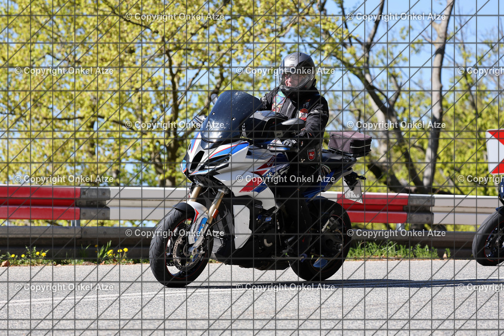 IMG_8092 | Fotograf am Kyffhäuser. Onkel Atze. Kyffhäuser Rennstrecke. Café36. Motorsportfotografie. - Realisiert mit Pictrs.com