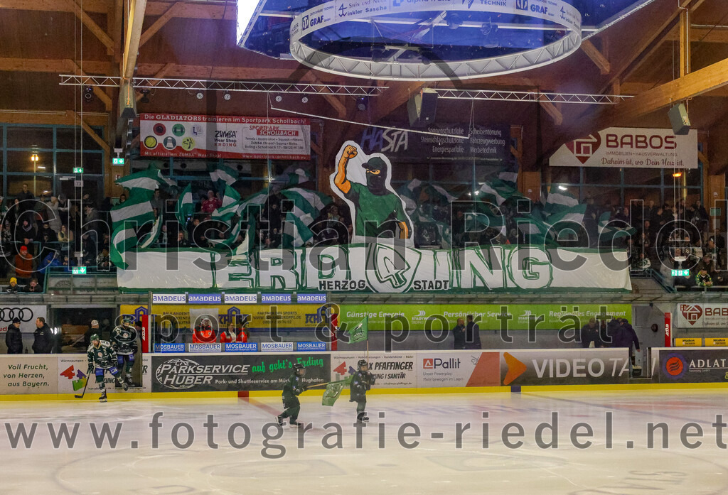 2025-11-16_021_TSV_Erding_gegen_Selber_Woelfe | Erding, Deutschland, 16.11.2025:Eishockey, Oberliga Süd 2025 / 2026, 17. Spieltag, TSV Erding gegen Selber Wölfe, Endergebnis: 3:1Foto: Christian Riedel / fotografie-riedel.net