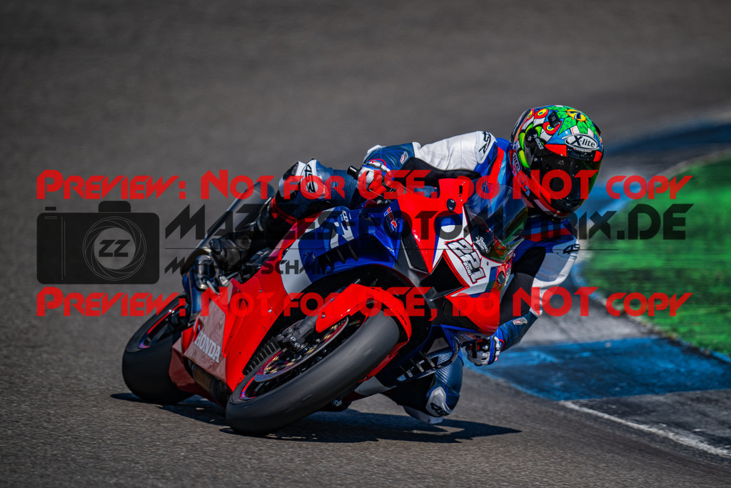 MaZZes_FotoMatrix_240520_6007705_6193 | WEISS