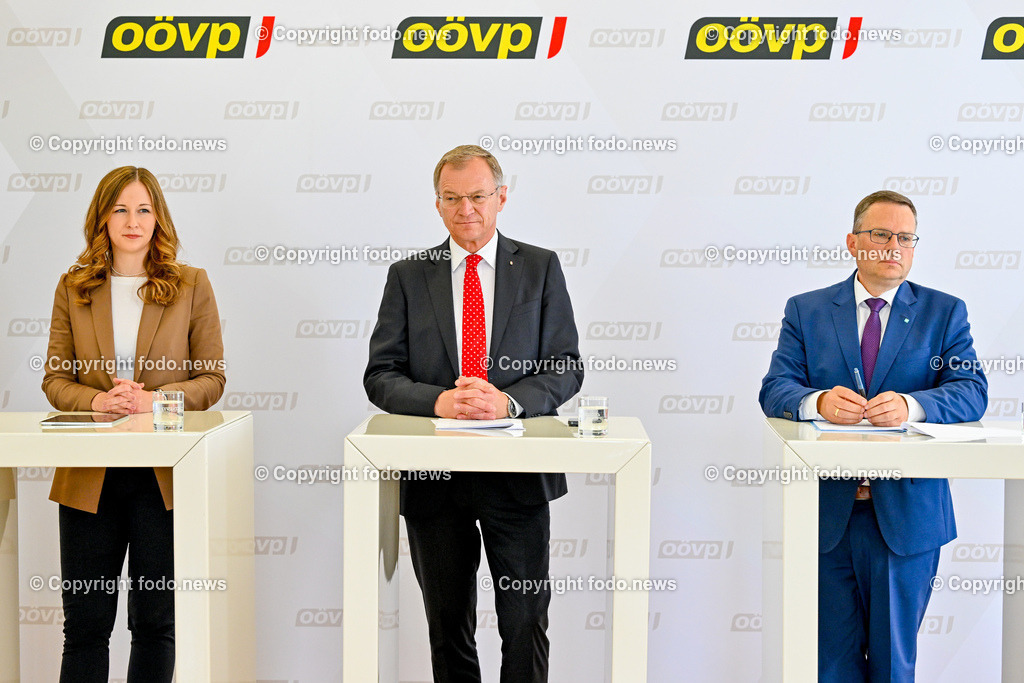 Pressekonferenz OeVP Oberoesterreich_ OOeVP-Kandidatenteam für die Nationalratswahl 2024_ 01.07.2024-22 | 01.07.2024, Linz, AUT, Pressekonferenz OeVP Oberoesterreich, OOeVP-Kandidatenteam für die Nationalratswahl - Stark fuer Oberoesterreichs Interessen, im Bild Claudia Plakolm (VP, Staatssekretaerin im Bundeskanzleramt fuer Jugendangelegenheiten und Zivildienstagenden), LH Thomas Stelzer (VP, Landeshauptmann Ooe), August Woeginger (VP, Klubobmann OeVP Parlamentsklub) 