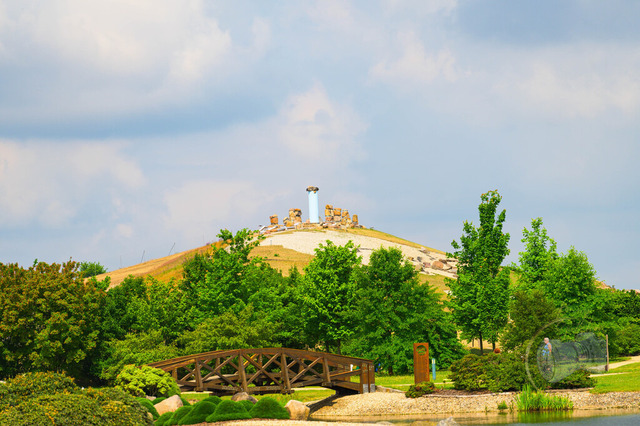 Aussichtspunkt im Findlingpark Nochten | Shop für Prints Landschaftsfotografie Sächsische Schweiz Naturfotografie in Thüringen Fotos vom Findlingspark Nochten Kloster Sankt Marienstern Bilder Festung Königstein PanoramaRhododendronpark Kromlau FotogalerSchleswig-Holstein Küstenlandschaften