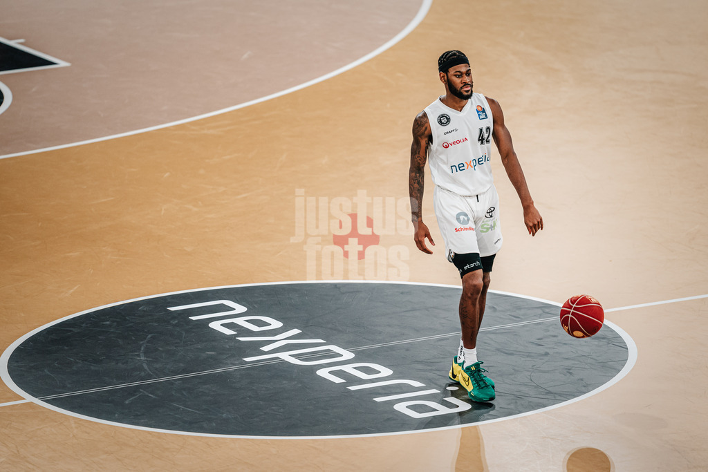 Basketball | Männer | Saison 2023/2024 | easyCredit Basketball Bundesliga | Veolia Towers Hamburg vs. Alba Berlin | 17.04.2024 | Aljami Durham (#42, Veolia Towers Hamburg), Nexperia