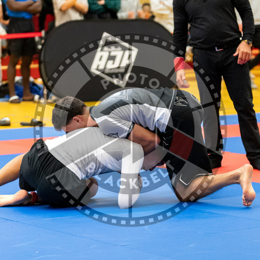 20231118PBB13223 | Fighters compete during the AJP Tour 600 Frankfurt Championship in Frankfurt/Main, Germany, on November 18, 2023.