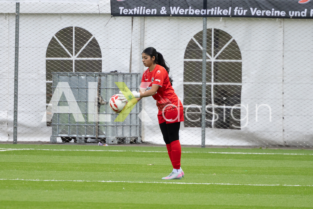 Fußball I Frauen I Saison 2025-2026 I Frauen 3. Liga | FVRZ Gruppe 2 | 18. Spieltag I Spielvereinigung Schaffhausen Damen 1 - Team Furttal Zürich I 17.05.2026 | Hochwertige Sportfotos kaufen & lizenzieren für Medien, Vereine, Agenturen & Sportler:innen. Entdecke professionelle Sportfotografie im Bildshop von Alexander Franzen. - Realisiert mit Pictrs.com
