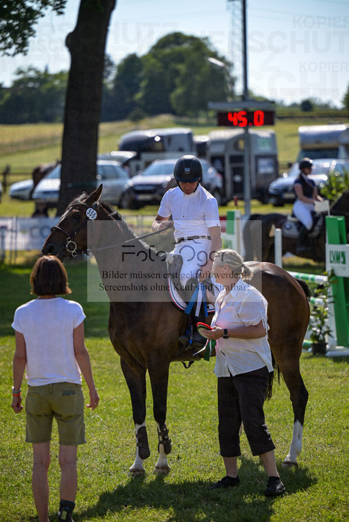 Reitturnier Voxtrup | Entdecke hochwertige Reitturnierfotos von Foto Oger. Professionell, emotional und authentisch – jetzt Lieblingsmomente im Shop bestellen.Deutschlandweite Turnierfotografie. - Realisiert mit Pictrs.com