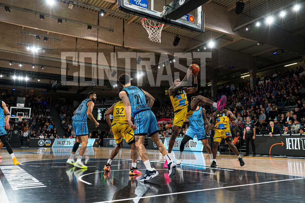 Basketball I Herren I Bundesliga I Saison 2025/2026 I 8. Spieltag I Veolia Towers Hamburg - MHP Riesen Ludwigsburg | CONTRAST ZERØ MEDIA - Realisiert mit Pictrs.com