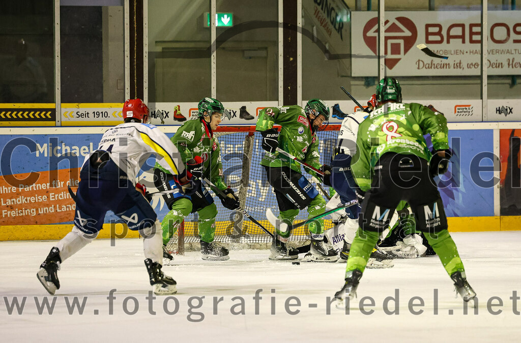 2023-12-26_122_TSV_Erding_gegen_ERV_Schweinfurt | Erding, Deutschland, 26.12.2023:
Eishockey, Bayernliga Vorrunde 2023 / 2024, 20. Spieltag, TSV Erding gegen ERV Schweinfurt, Endergebnis: 9:3

Foto: Christian Riedel / fotografie-riedel.net