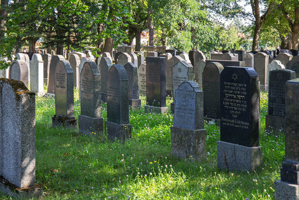 Foto: Leipzig - Neuer Israelitischer Friedhof | Das Team hinter BILDLEXIKON LEIPZIG bündelt historische wie aktuelle Informationen über die Stadt Leipzig in Text und Bild auf einer Plattform und stellt diese der interessierten Öffentlichkeit zur Verfügung.