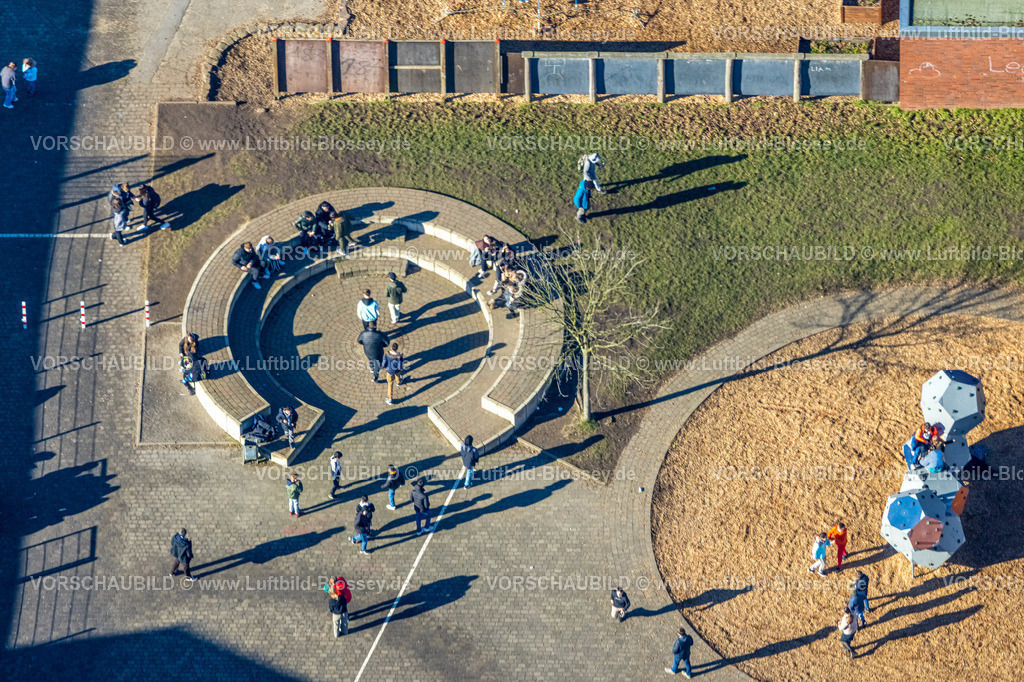 Selm230205753 | Luftbild, Schulhof der Ludgerischule, Selm, Münsterland, Nordrhein-Westfalen, Deutschland