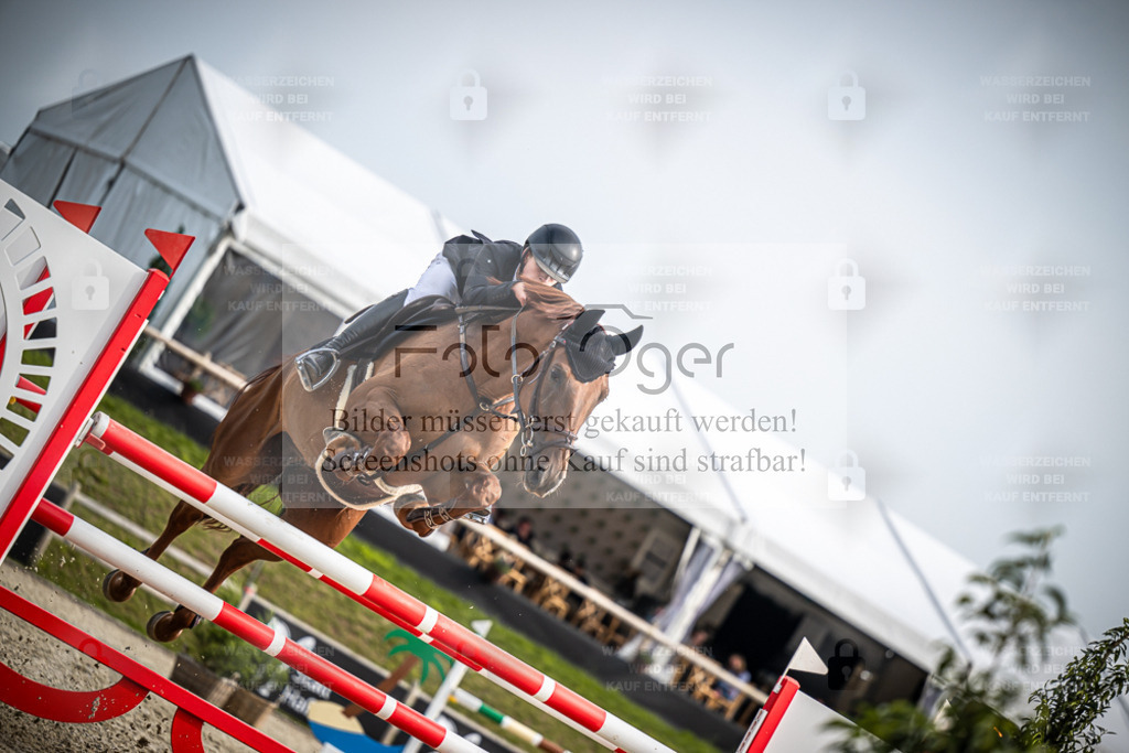 DOS_2037 | Entdecke hochwertige Reitturnierfotos von Foto Oger. Professionell, emotional und authentisch – jetzt Lieblingsmomente im Shop bestellen. - Realisiert mit Pictrs.com