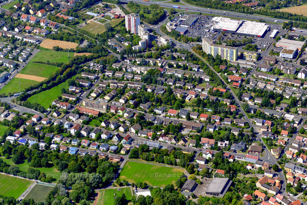 3650121 | LENGFELD 31.08.2016 Wohngebiet einer Einfamilienhaus- Siedlung am Rande von landwirtschaftlichen Feldern in Lengfeld im Bundesland Bayern, Deutschland // Single-family residential area of settlement on the edge of agricultural fields in Lengfeld in the state Bavaria, Germany Foto: Gerhard Launer