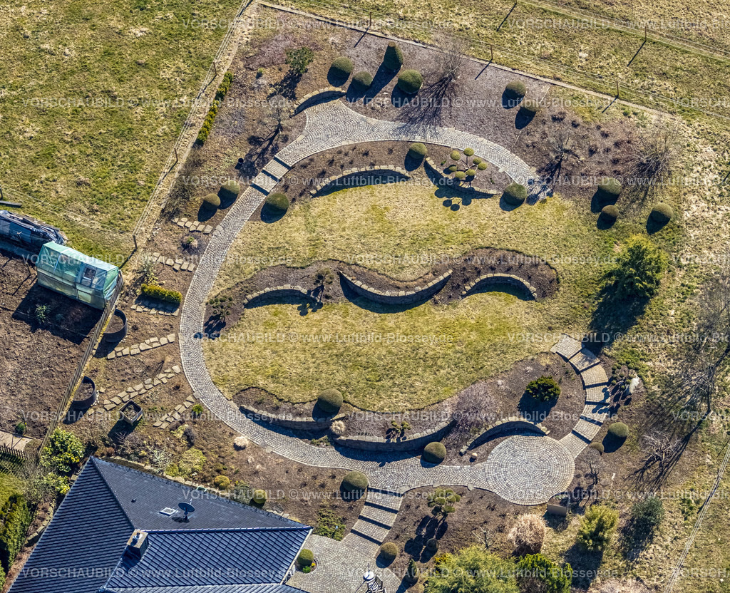 Brilon220303119 | Luftbild, Garten eines Wohnhauses in Altenbüren, Brilon, Sauerland, Nordrhein-Westfalen, Deutschland