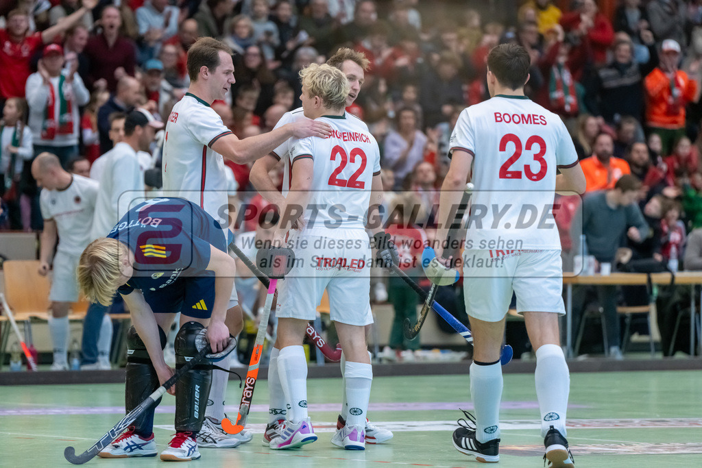 HK_20250118_101793 | 1/4 Finale 1. Bundesliga Halle Herren Crefelder HTC - Zehlendorfer Wespen am 18.1.2025 Halle Glockenspitz, Krefeld , Linus Michler ( Crefelder HTC #7 ) , LangHeinrich Finn ( Crefelder HTC #22 ) , Niklas Wellen ( Crefelder HTC 10 ) , Boomes Anton ( Crefelder HTC #23 )
