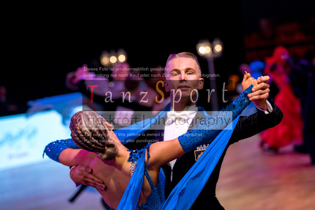 20251212_WDSF_World_Ch_Cup_RS-Std_0783-2 | Tanzsportbilder, Standardtanz, Lateintanz, WDSF, DTV, LTVB, dancecomp, goc, hessen tanzt, blaues band der spree, walzer, tango, wiener walzer, slowfox, quickstepp, samba, rumba, cha-cha-cha, paso doble. jive, hd-kroft photography, turniertanzsport