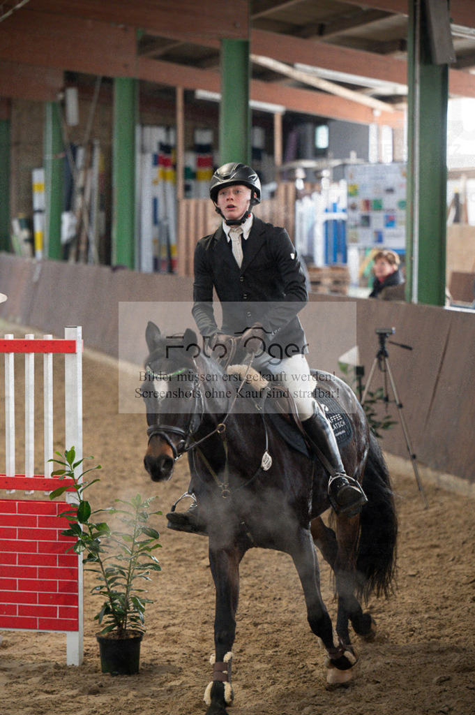 Hallenreittunier Voxtrup 2023 | Entdecke hochwertige Reitturnierfotos von Foto Oger. Professionell, emotional und authentisch – jetzt Lieblingsmomente im Shop bestellen.Deutschlandweite Turnierfotografie. - Realisiert mit Pictrs.com