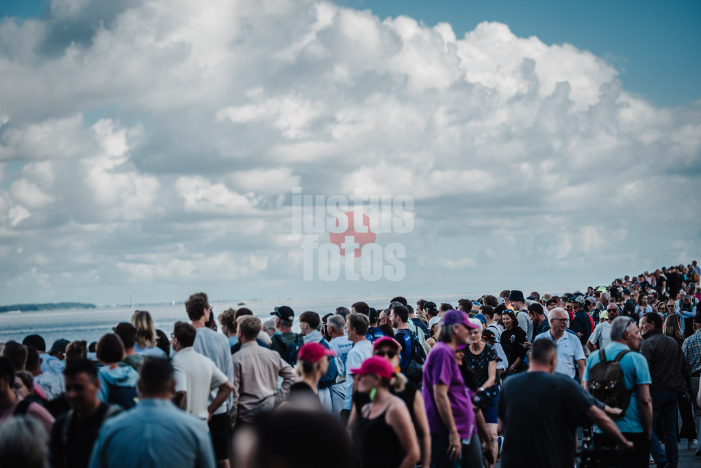 Beachvolleyball | Männer | Deutsche Meisterschaften 2025 Timmendorfer Strand | 06.09.2025 | Die volle Seebrücke hinter dem Nebencourt Sidecourt Zwei