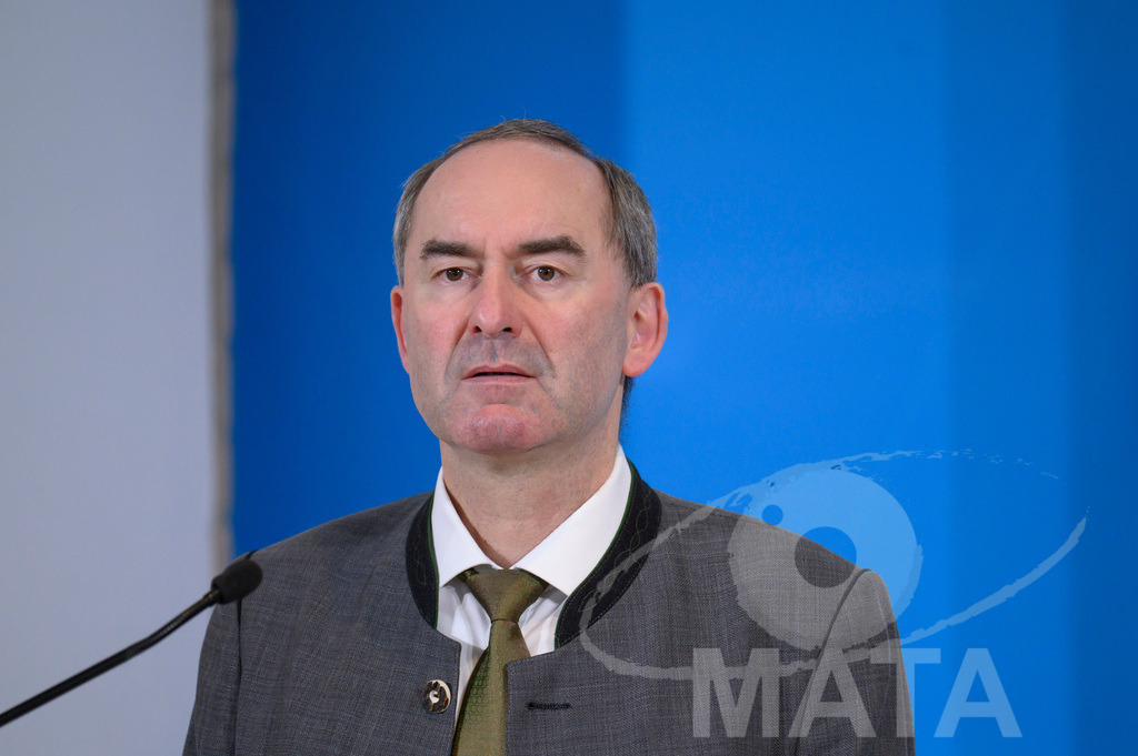 _DWI7933 | Bayerns Wirtschaftsminister Hubert Aiwanger (Freie Wähler) Pressekonferenz im Lokschuppen. Rosenheim, 02.12.2025 Bayern Deutschland - Realisiert mit Pictrs.com