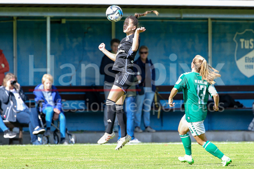 Fussball, Testspiel Frauen, Hamburger SV - SV Werder Bremen | v.li.: Hannah Günther (Hamburger SV, 6) beim Kopfball, Aktion, Action, Spielszene