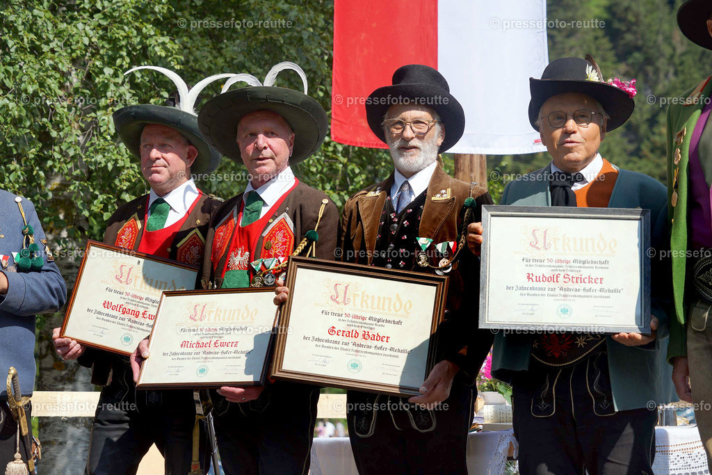 b-news-2023-Juli23-Regimentsschuetzenfest2-Steeg-EHRUNGEN-DSC07146 | Info aus dem Bezirk Reutte/Ausserfern Tirol sowie eine umfangreiche Bilddatenbank über die gesamte Region: Lechtal, Talkessel Reutte, Tannheimertal, Zwischentoren. Lech, Plansee, Zugspitze, Grenztunnel, B179, Fernpassstraße, Verkehr, Lawinen, Tradition, - Realisiert mit Pictrs.com