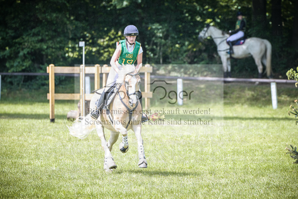 DOS_8398 | Entdecke hochwertige Reitturnierfotos von Foto Oger. Professionell, emotional und authentisch – jetzt Lieblingsmomente im Shop bestellen. - Realisiert mit Pictrs.com