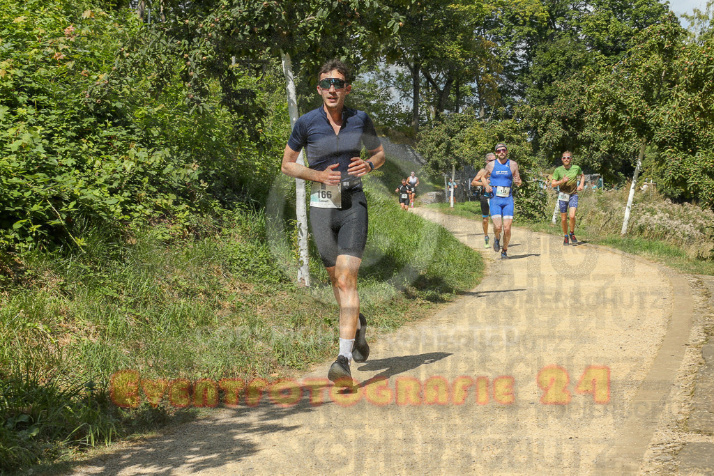 250824_1238_EX1_0028 | Sportfotografie im Rhein-Sieg Kreis, Köln, Bonn, NRW, Rheinland Pfalz, Hessen, etc. Unser Tätigkeitsfeld umfasst den Laufsport vom Volkslauf über den Marathon, Duathlon, Triathon bis zum Ultralauf wie Kölnpfad Ultra oder Schindertrail.