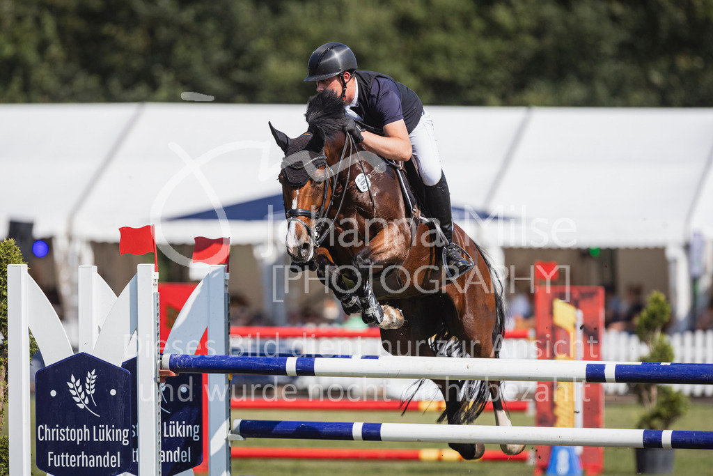 240720_LC_M2-Spr-422 | Deine schönsten Turniermomente als professionelle Fotos! Entdecke hochwertige Pferdesport-Fotografie im Online-Shop. Jetzt Fotos finden & bestellen!