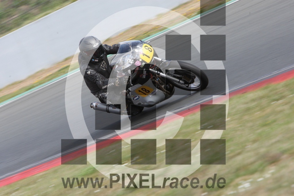 0018-20250412_00894 | Schöne Erinnerungen an spannende Momente - das festzuhalten ist unser Job. PIXELrace.de ist seit 2003 auf den Rennstrecken Europas unterwegs um die Action draußen beim Fahren und die wunderbare Stimmung imm Fahrerlager für euch einzufangen.