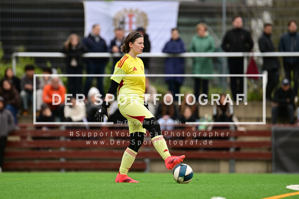 Fußball I Frauen I Saison 2025-2026 I Bezirksliga I 21. Spieltag I Harburger TB - Rahlstedter SC I 166699 | Der Sportfotograf. - Realisiert mit Pictrs.com