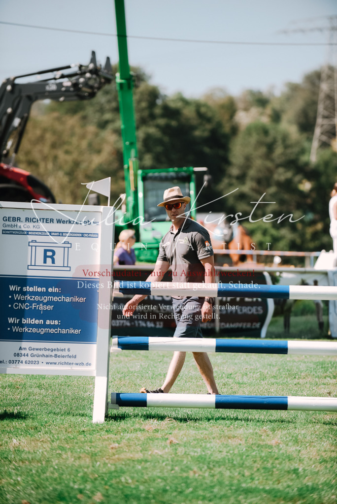 DSC_3000 | Pferde- und Turnierfotografie in Westsachsen. Pferdeportraits, Auftragszeichnungen und intuitive Kunst.