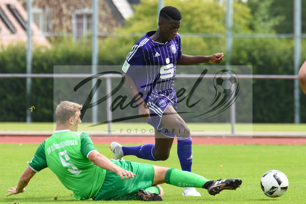 20180728_OSNSVR_0009 | Fußball, A-Junioren: Hakim Traore (VfL Osnabrück), rechts im Zweikampf beim Testspiel zwischen VfL Osnabrück vs. SV Rödinghausen am 28.07.2018 im Sportpark Illoshöhe in Osnabrück, Deutschland.(Foto von Nico Paetzel) - Realisiert mit Pictrs.com