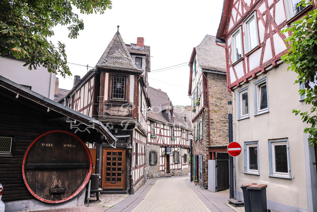 Braubach-1204 | Die Rückseite vom Eck-Fritz, einer Traditionskneipe in Braubach am Rhein. - Realisiert mit Pictrs.com