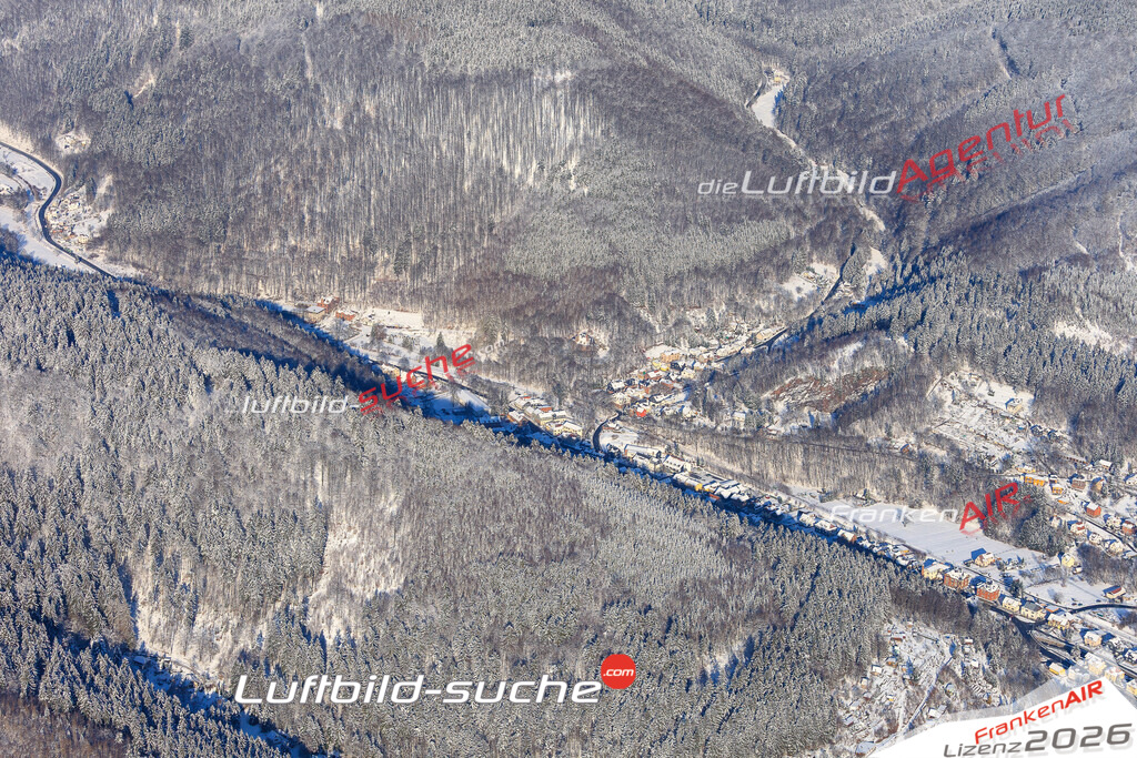 Die Luftaufnahme Huettensteinach - Sonneberg wurde vom UL-Flugzeug (keine Drohne) aus fotografiert.Hohe Druck- Auflösung-die Geschenkidee!