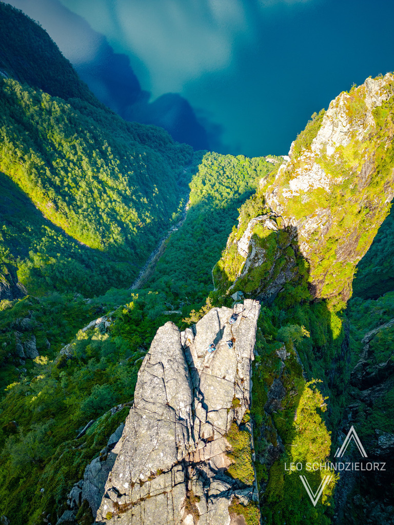 Fotografie_Leo_Schindzielorz_NO_Sommer_Skomakarnibba_20220808_DJI_0295_org | Atmosphärische Landschaftsbilder & Drohnenaufnahmen aus dem Allgäu, Tirol, Südtirol & der Schweiz – ideal für Leinwanddrucke & zur stilvollen Raumgestaltung. - Realisiert mit Pictrs.com