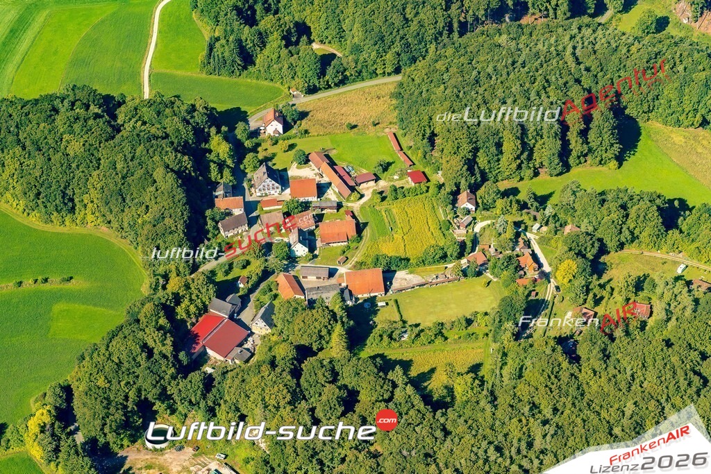 Schöne Luftaufnahme Klausberg Betzenstein - Die Luftaufnahme wurde 2025 vom Flugzeug heraus erstellt ( keine Drohne ) - Hochauflösende Luftaufnahme - für professionelle Ausdrucke geeignet. Die Geschenkidee !Mit Lizenz und Bildrechte bestellbar