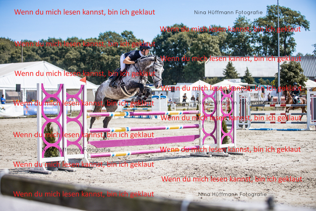 BK1A6448 | Turnierbilder Turnierfotos Nina Hüffmann Turnierfotografie Pferdefotografie Tierzeichnung Haustierzeichnung Pferdezeichnung Hundezeichnung Videograf  - Realisiert mit Pictrs.com